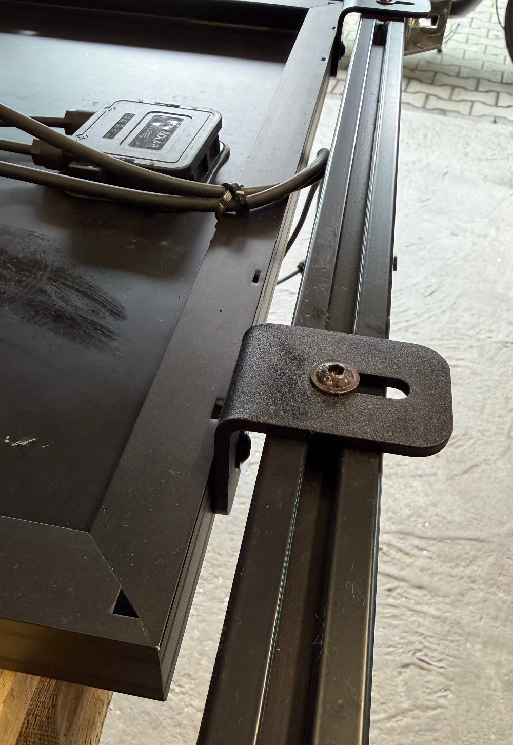 Universalhalter am Dachträger Rückseite