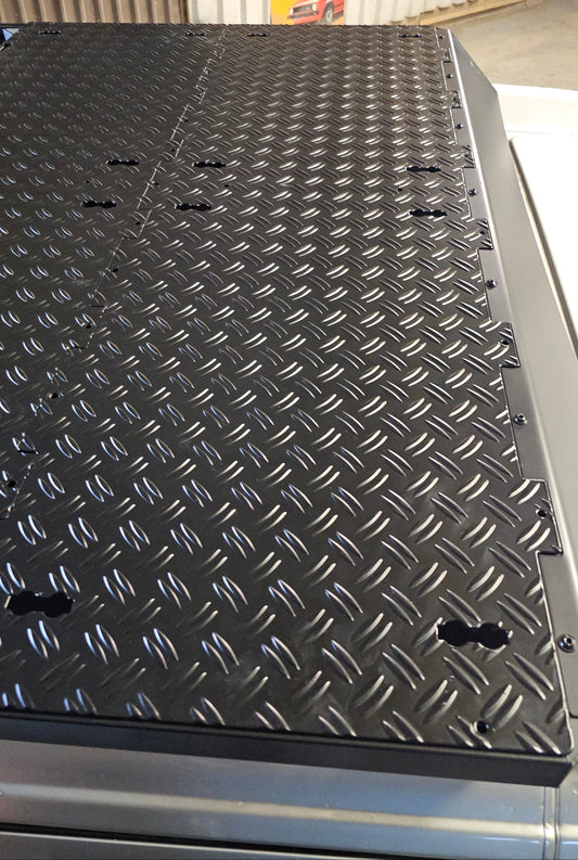 Dachträger begehbare Dachplatten aus Aluminium Tränenblech schwarz pulverbeschichtet