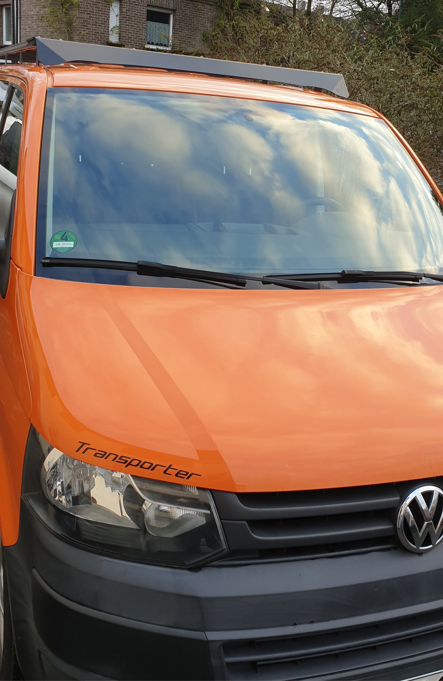 MyDachtraeger Dachträger orangener VW Transporter T6 mit Spoiler schwarz