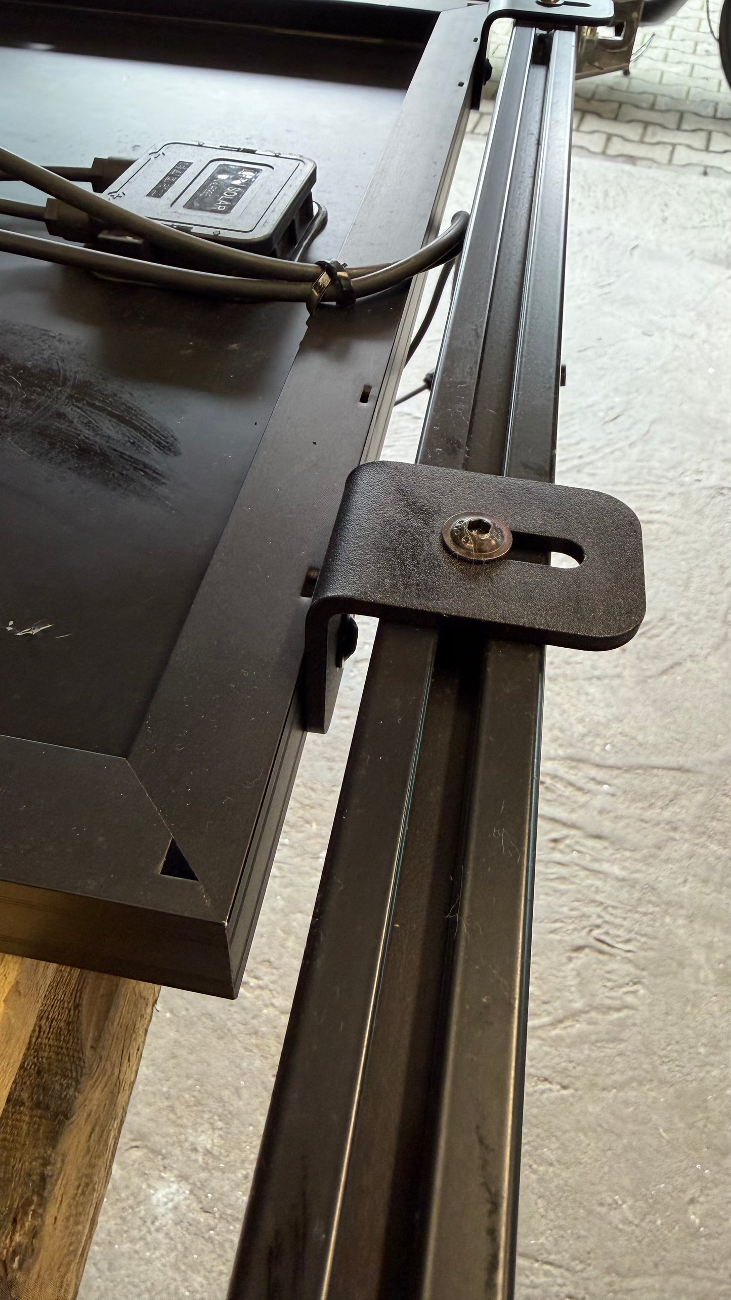 Universalhalter am Dachträger Rückseite